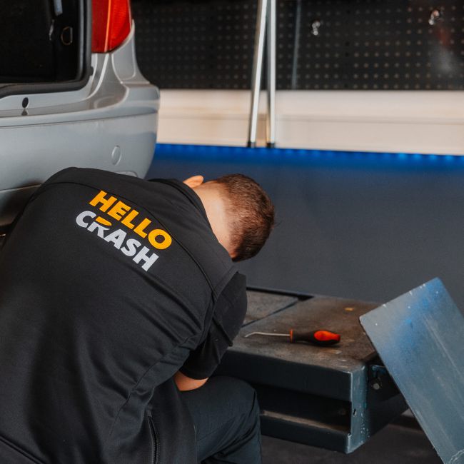 Autounfall in Frankfurt – Fahrzeugschaden zur Begutachtung durch Kfz-Gutachter